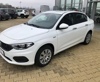 租赁 Fiat Tipo 的正面视图，在布拉格, 捷克 ✓ 汽车编号 #386。✓ Manual 变速箱 ✓ 4 评论。