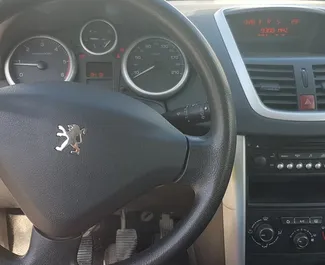 Peugeot 207 2010 在 在酒吧 可租赁，具有 200 km/day 里程限制。