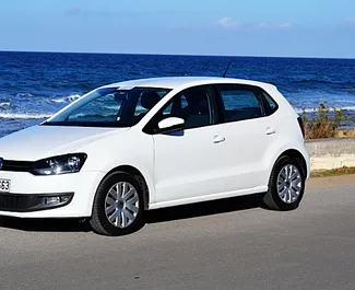 租赁 Volkswagen Polo 的正面视图，在克里特岛, 希腊 ✓ 汽车编号 #1120。✓ Manual 变速箱 ✓ 0 评论。