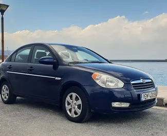 租车 Hyundai Accent #1087 Automatic 在 在克里特岛，配备 1.4L 发动机 ➤ 来自 玛丽亚 在希腊。