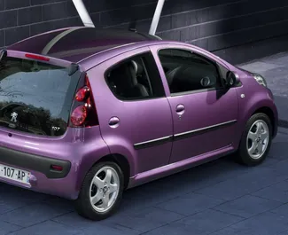 租赁 Peugeot 107 的正面视图，在克里特岛, 希腊 ✓ 汽车编号 #1078。✓ Manual 变速箱 ✓ 0 评论。