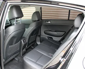 Kia Sportage 2017 的 Petrol 2.0L 发动机，在 在埃里温 出租。