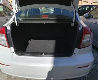 Suzuki SX4 2017 在 在利马索尔 可租赁，具有 unlimited 里程限制。