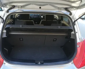 Suzuki Swift 2016 在 在利马索尔 可租赁，具有 unlimited 里程限制。
