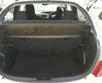 Toyota Vitz 2017 的 Petrol 1.3L 发动机，在 在利马索尔 出租。