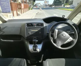 Nissan Serena 2015 的 Petrol 2.0L 发动机，在 在利马索尔 出租。