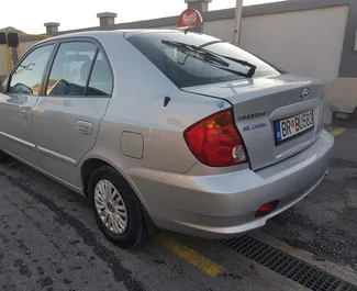 Hyundai Accent 2006 在 在酒吧 可租赁，具有 200 km/day 里程限制。