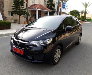 租赁 Honda Fit 的正面视图，在利马索尔, 塞浦路斯 ✓ 汽车编号 #1294。✓ Automatic 变速箱 ✓ 3 评论。