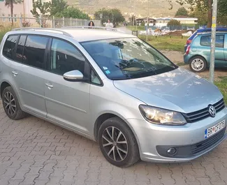 租车 Volkswagen Touran #549 Automatic 在 在酒吧，配备 2.0L 发动机 ➤ 来自 戈兰 在黑山。