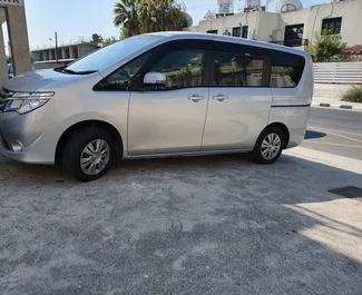 租赁 Nissan Serena 的正面视图，在帕福斯, 塞浦路斯 ✓ 汽车编号 #1508。✓ Automatic 变速箱 ✓ 3 评论。