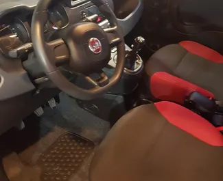 在 在希腊 租赁 Fiat Panda 2017 汽车，特点包括 ✓ 使用 Petrol 燃料和 69 马力 ➤ 起价 25 EUR 每天。