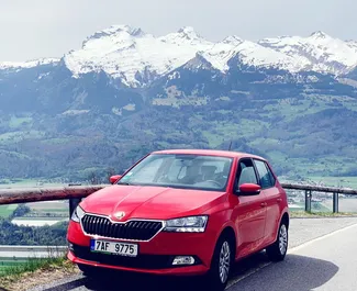 租赁 Skoda Fabia 的正面视图，在布拉格, 捷克 ✓ 汽车编号 #34。✓ Manual 变速箱 ✓ 4 评论。