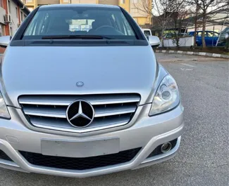 Mercedes-Benz B-Class 2012 的 Petrol 1.8L 发动机，在 在布尔加斯 出租。