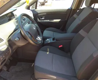 在 在保加利亚 租赁 Renault Grand Scenic 2014 汽车，特点包括 ✓ 使用 Diesel 燃料和 110 马力 ➤ 起价 20 EUR 每天。