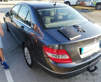 在 在保加利亚 租赁 Mercedes-Benz C-Class 2012 汽车，特点包括 ✓ 使用 Petrol 燃料和 150 马力 ➤ 起价 19 EUR 每天。
