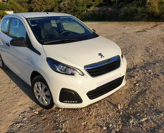 租车 Peugeot 108 #1780 Manual 在 在克里特岛，配备 1.0L 发动机 ➤ 来自 Manolis 在希腊。