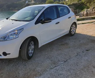 租赁 Peugeot 208 的正面视图，在克里特岛, 希腊 ✓ 汽车编号 #1770。✓ Manual 变速箱 ✓ 0 评论。