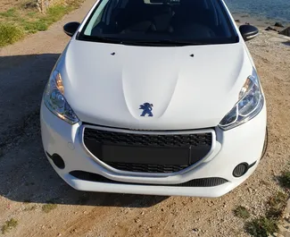 租赁 Peugeot 208 的正面视图，在克里特岛, 希腊 ✓ 汽车编号 #1785。✓ Manual 变速箱 ✓ 0 评论。