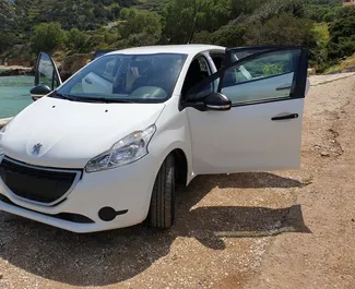 Peugeot 208 2016 的 Diesel 1.4L 发动机，在 在克里特岛 出租。