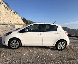 租车 Toyota Yaris #1689 Automatic 在 在 Rafailovici，配备 1.5L 发动机 ➤ 来自 尼古拉 在黑山。