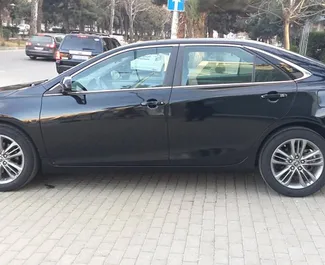 Toyota Camry 2015 的 Petrol 2.5L 发动机，在 在第比利斯 出租。