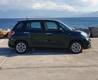 Fiat 500l 内饰，在希腊 出租。一辆优秀的 5 座位车，配备 Manual 变速箱。