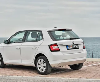 Skoda Fabia 租赁。在 在黑山 出租的 经济 汽车 ✓ Without Deposit ✓ 提供 TPL, CDW, SCDW, FDW, Passengers, Abroad 保险选项。