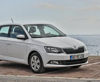 租赁 Skoda Fabia 的正面视图，在布德瓦, 黑山共和国 ✓ 汽车编号 #1034。✓ Automatic 变速箱 ✓ 24 评论。