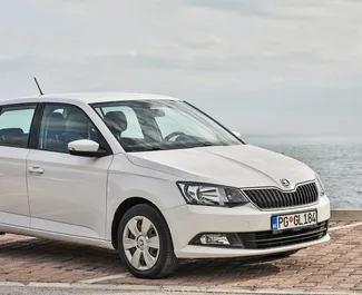 租赁 Skoda Fabia 的正面视图，在布德瓦, 黑山共和国 ✓ 汽车编号 #2006。✓ Automatic 变速箱 ✓ 16 评论。