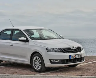 租赁 Skoda Rapid 的正面视图，在布德瓦, 黑山共和国 ✓ 汽车编号 #1267。✓ Automatic 变速箱 ✓ 5 评论。