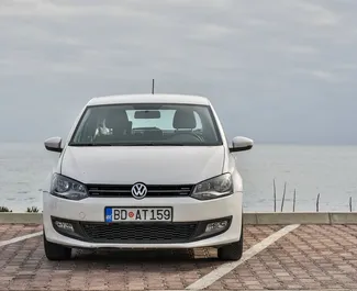 在 在黑山 租赁 Volkswagen Polo 2014 汽车，特点包括 ✓ 使用 Petrol 燃料和 100 马力 ➤ 起价 20 EUR 每天。