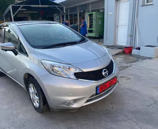 租赁 Nissan Note 的正面视图，在利马索尔, 塞浦路斯 ✓ 汽车编号 #2080。✓ Automatic 变速箱 ✓ 5 评论。