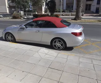 Mercedes-Benz E-Class Cabrio 租赁。在 在塞浦路斯 出租的 高级, 敞篷车 汽车 ✓ Deposit of 1000 EUR ✓ 提供 TPL, CDW, Young 保险选项。