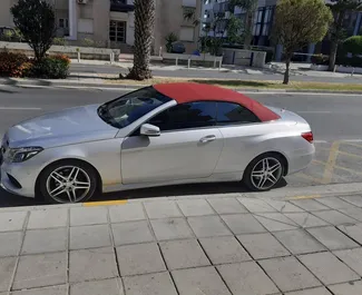 在 在塞浦路斯 租赁 Mercedes-Benz E-Class Cabrio 2017 汽车，特点包括 ✓ 使用 Diesel 燃料和 110 马力 ➤ 起价 158 EUR 每天。