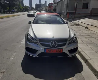 租赁 Mercedes-Benz E-Class Cabrio 的正面视图，在利马索尔, 塞浦路斯 ✓ 汽车编号 #2051。✓ Automatic 变速箱 ✓ 0 评论。