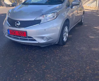 租赁 Nissan Note 的正面视图，在利马索尔, 塞浦路斯 ✓ 汽车编号 #2074。✓ Automatic 变速箱 ✓ 7 评论。