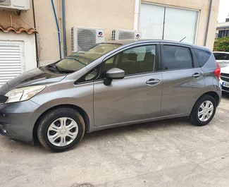 租赁 Nissan Note 的正面视图，在帕福斯, 塞浦路斯 ✓ 汽车编号 #2270。✓ Automatic 变速箱 ✓ 4 评论。