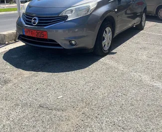 租赁 Nissan Note 的正面视图，在利马索尔, 塞浦路斯 ✓ 汽车编号 #2264。✓ Automatic 变速箱 ✓ 1 评论。