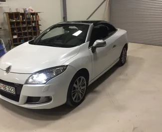 租赁 Renault Megane Cabrio 的正面视图，在布德瓦, 黑山共和国 ✓ 汽车编号 #2196。✓ Automatic 变速箱 ✓ 1 评论。