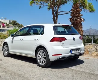 Volkswagen Golf 7 2019 的 Petrol 1.0L 发动机，在 在克里特岛 出租。