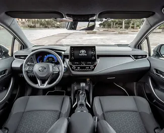 租赁 Toyota Corolla Touring Sports 的正面视图，在布尔加斯, 保加利亚 ✓ 汽车编号 #2426。✓ Automatic 变速箱 ✓ 0 评论。