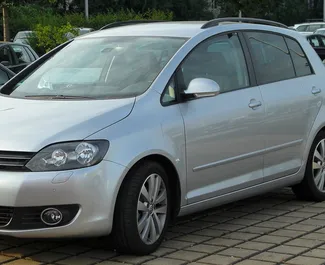 租赁 Volkswagen Golf Plus 的正面视图，在布尔加斯机场, 保加利亚 ✓ 汽车编号 #3162。✓ Automatic 变速箱 ✓ 0 评论。