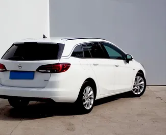 Opel Astra Sports Tourer 2018 的 Diesel 1.6L 发动机，在 在布拉格 出租。