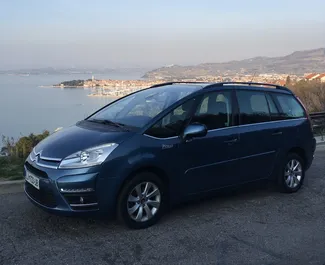 租赁 Citroen C4 Grand Picasso 的正面视图，在卢布尔雅那, 斯洛文尼亚 ✓ 汽车编号 #3369。✓ Automatic 变速箱 ✓ 0 评论。