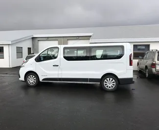 租赁 Renault Trafic 的正面视图，在凯夫拉维克, 冰岛 ✓ 汽车编号 #3322。✓ Manual 变速箱 ✓ 0 评论。