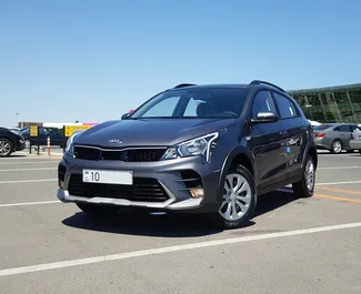 租赁 Kia Rio X-line 的正面视图，在巴库, 阿塞拜疆 ✓ 汽车编号 #3493。✓ Automatic 变速箱 ✓ 0 评论。