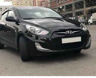 租赁 Hyundai Accent 的正面视图，在巴库, 阿塞拜疆 ✓ 汽车编号 #3541。✓ Automatic 变速箱 ✓ 0 评论。