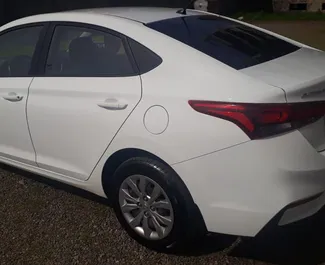 在 在阿塞拜疆 租赁 Hyundai Accent 2019 汽车，特点包括 ✓ 使用 Petrol 燃料和  马力 ➤ 起价 60 AZN 每天。