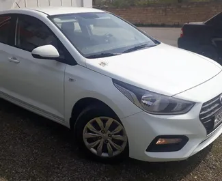 租赁 Hyundai Accent 的正面视图，在巴库, 阿塞拜疆 ✓ 汽车编号 #3512。✓ Automatic 变速箱 ✓ 1 评论。