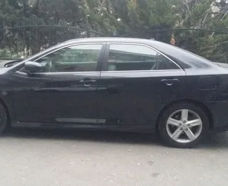 租赁 Toyota Camry 的正面视图，在巴库, 阿塞拜疆 ✓ 汽车编号 #3509。✓ Automatic 变速箱 ✓ 0 评论。